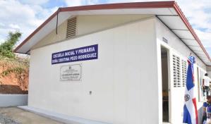 Educación inaugura escuela en honor a la madre de Raymond Pozo