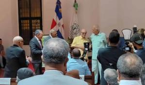 Academia de Ciencias reconoce al expresidente Hipólito Mejía
