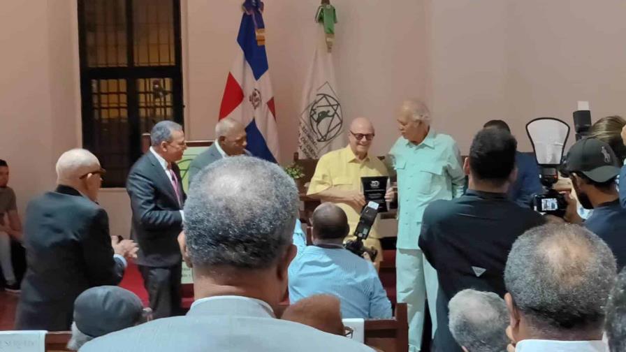 Academia de Ciencias reconoce al expresidente Hipólito Mejía