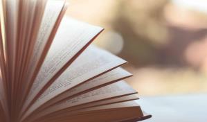 V&iacute;ctor Xavier Ure&ntilde;a, ganador del Premio Manuel Salvador Gautier de Novela 2023