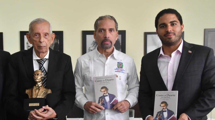 Ponen en circulación el libro “Canto a Duarte”, del poeta cubano José Ángel Buesa