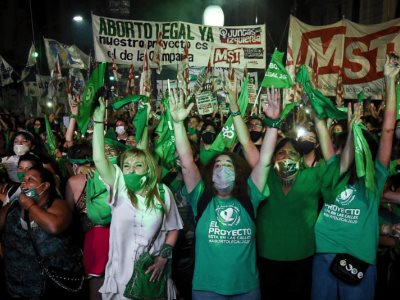 Presentan proyecto para derogar ley del aborto en Argentina