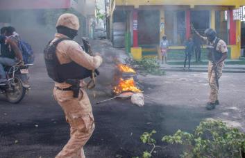 Al menos un muerto durante las protestas violentas en numerosas ciudades de Haití