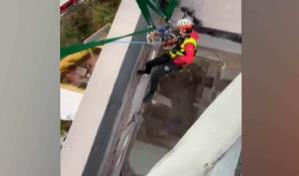 Los bomberos hallan tres muertos en un edificio derrumbado cerca de Barcelona