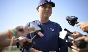 Rays extiende contratos del mánager Kevin Cash y el presidente de béisbol Erik Neander