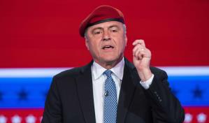 Ángeles de la Guarda golpean a un hombre en Times Square en tv en vivo y lo confunden con migrante