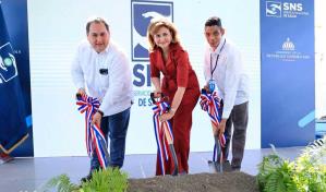 Realizan actos para el remozamiento y adecuación de dos hospitales municipales en Barahona