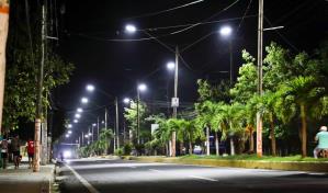 Edeeste informa que ha instalado 23,163 lámparas en el programa "Iluminando el país"