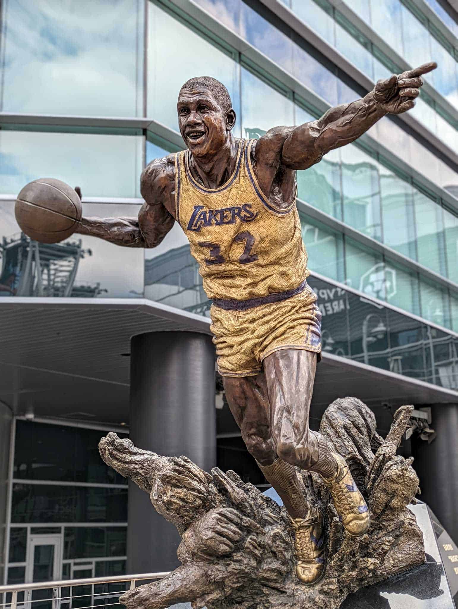 Estatua Magic Johnson