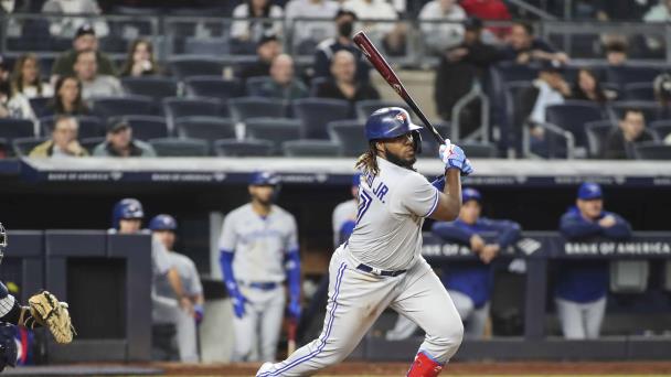 Vladimir Guerrero Jr., le rompe con el bate el plan de control salarial de Azulejos