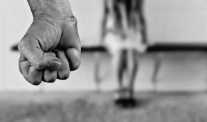 Multitud agrede hombre al que habrían sorprendido intentando violar niña de cinco años en Santiago