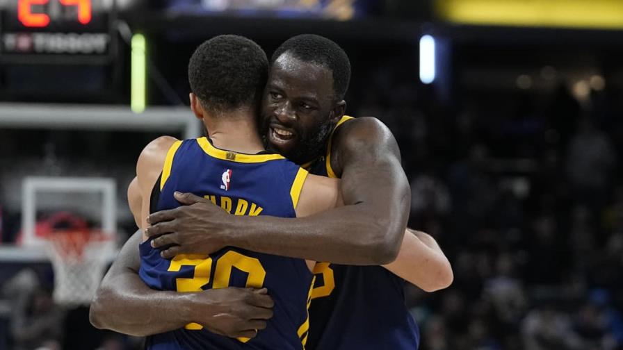 Curry luce con 42 puntos y Warriors arrollan a Pacers