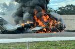 Una avioneta con cinco personas a bordo se estrella contra un vehículo en Florida