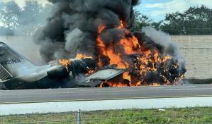 Una avioneta con cinco personas a bordo se estrella contra un vehículo en Florida