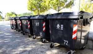 Empresa dona contenedores a La Nueva Barquita para mejorar recogida de residuos sólidos