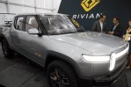 Rivian reduce sus precios ante el enfriamiento de la demanda de autos eléctricos en EE.UU.