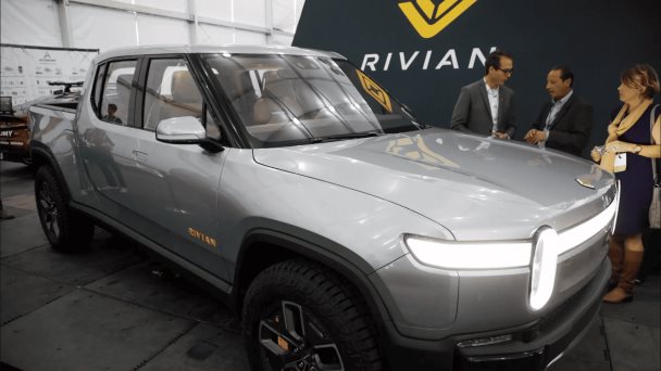 Rivian reduce sus precios ante el enfriamiento de la demanda de autos eléctricos en EE.UU.