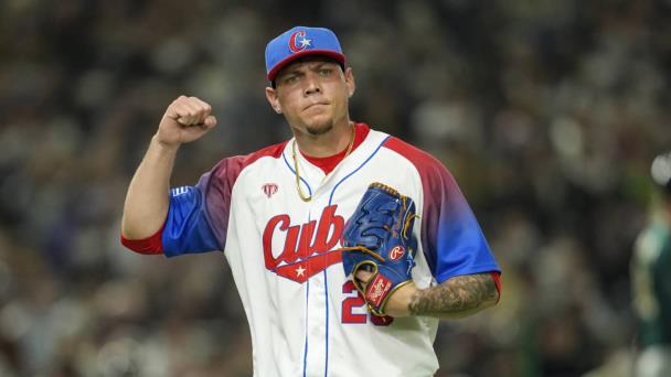 Cubano Yariel Rodríguez y Azulejos acuerdan por 5 años y 32 millones de dólares