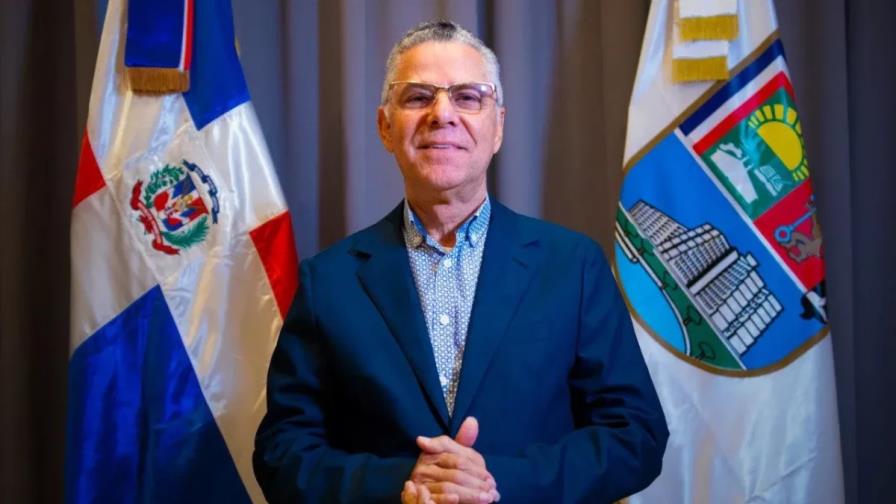 Manuel Jiménez causa revuelo en las redes sociales al comparar la política con el amor