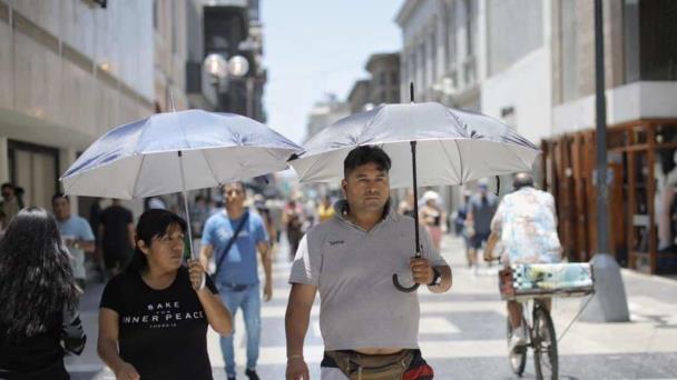 Perú emite alerta ante posibles casos de golpe de calor por altas temperaturas en el país