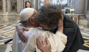 El papa y Milei se saludaron con un abrazo tras la canonización de Mama Antula