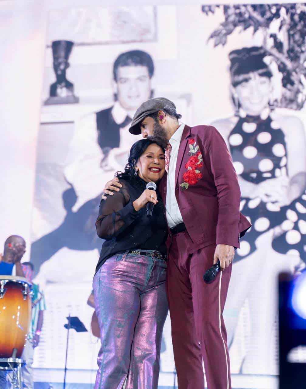 Juan Luis Guerra junto a Adalgisa Pantaleón