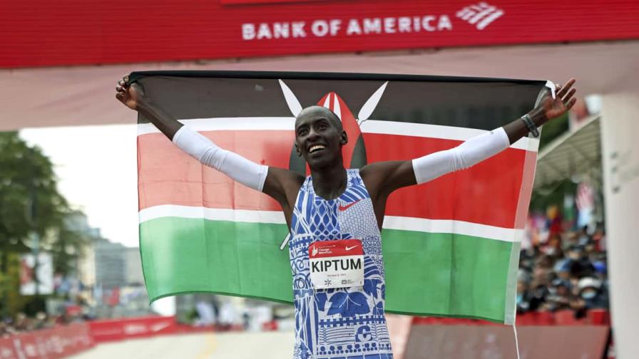 Kelvin Kiptum, plusmarquista mundial de maratón, muere en accidente automovilístico en Kenia