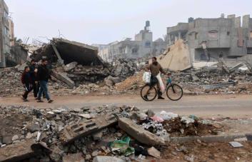Israel bombardea Gaza mientras el mundo espera su respuesta al ataque de Irán