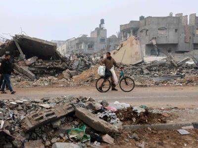Israel lanza un ataque en Gaza mientras se espera un ataque a Irán