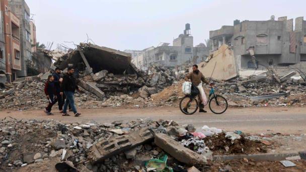 Israel bombardea Gaza mientras el mundo espera su respuesta al ataque de Irán