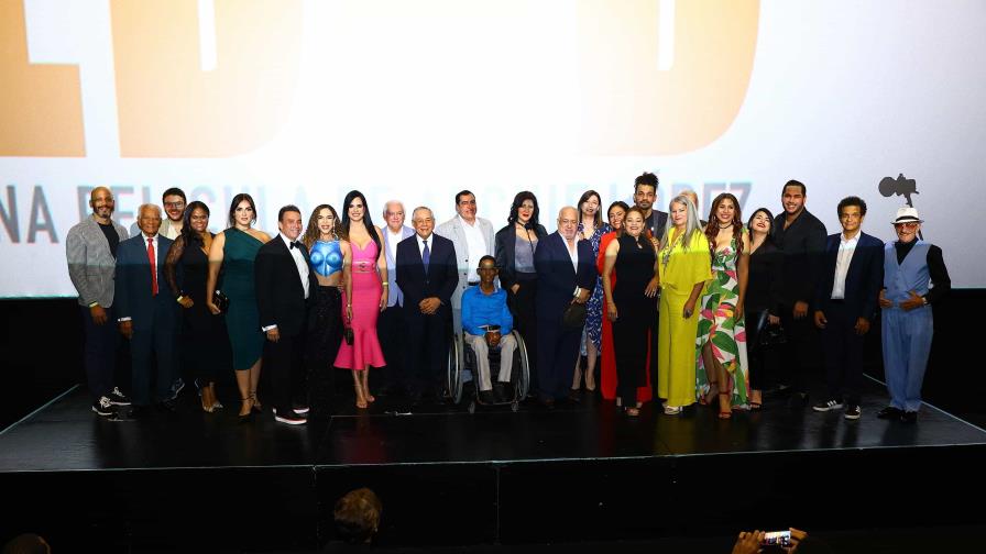 Realizan premier de la película “La tercera edad”; Roberto y Cuquín reciben reconocimiento