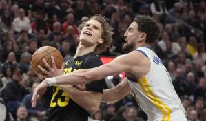 Thompson anota 26, Curry encesta cinco triples en el cuarto y Warriors ganan 129-1107 al Jazz