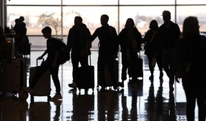 Aeropuertos de EE. UU. enfrentan crisis a 40 d&iacute;as del cierre del Departamento de Seguridad Nacional