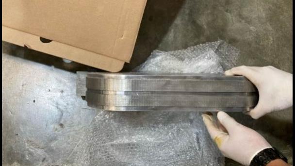 Incautan paquetes de cocaína escondidos en pieza de ascensor