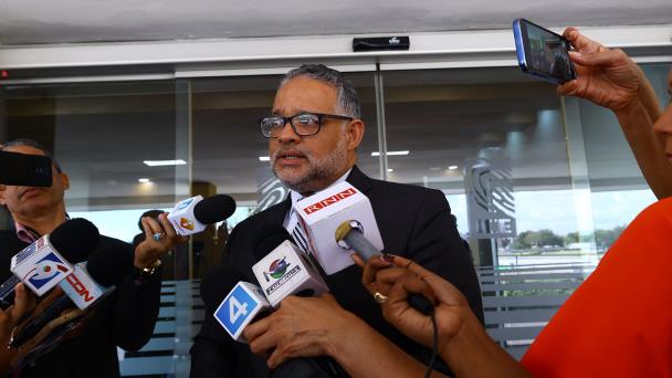 Procurador de delitos electorales aclara denuncia sobre uso de recursos públicos corresponde a JCE