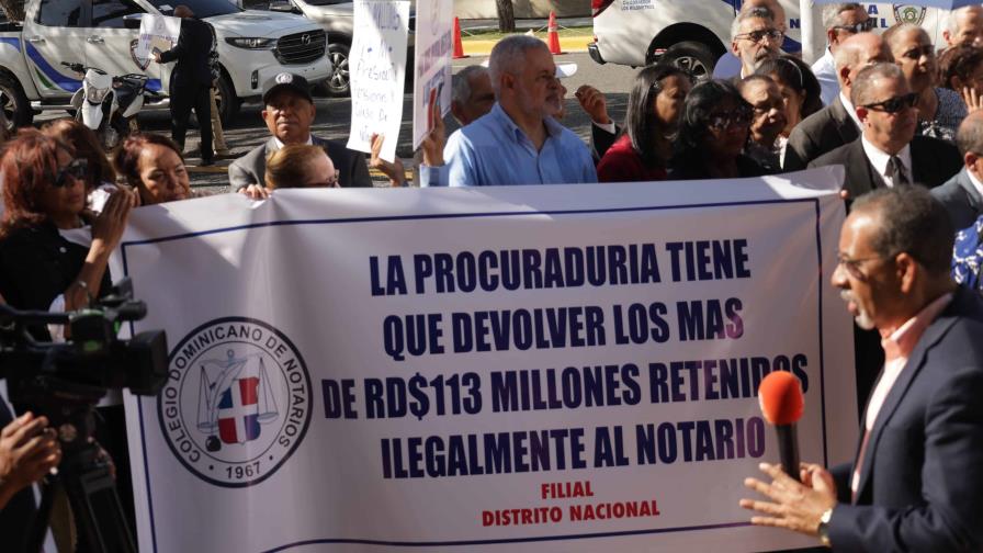 Notarios protestan por “retención ilegal que hace la Procuraduría