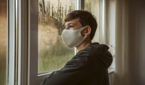 EE.UU. reducirá a un día el período de aislamiento por COVID-19