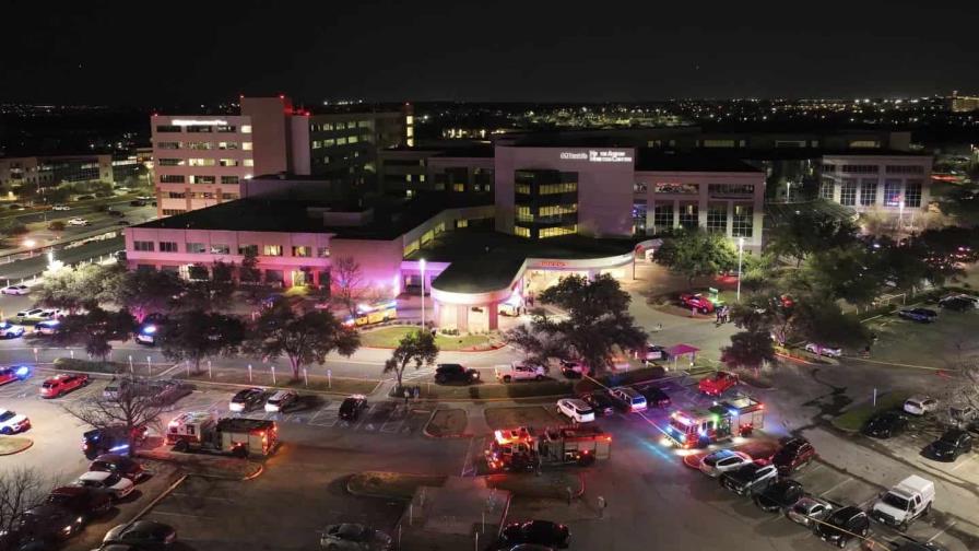 Una persona muerta y 10 heridos tras vehículo estrellarse contra sala de emergencias en Texas