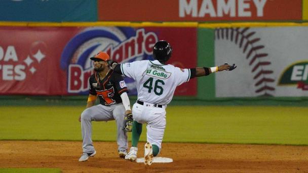 Estrellas Orientales y Toros del Este intercambian lanzadores