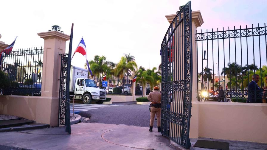 Motivos por los que guardias no dispararon a hombre que chocó el Palacio Nacional