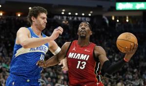 Jovic suma 24 puntos, Adebayo consigue triple-doble y Heat vence a Bucks