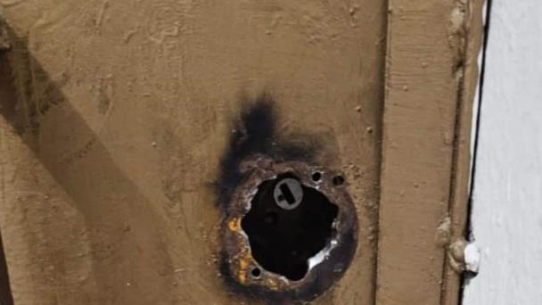 Al menos siete asaltantes armados roban en varios apartamentos de torre del Distrito Nacional