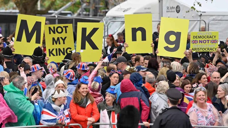 Los antimonárquicos se mantienen firmes en Reino Unido pese al cáncer de Carlos III