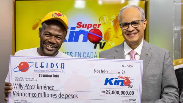 Leidsa entrega 25 millones a ebanista ganador del Súper Kino TV