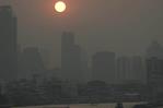 Bangkok pide trabajar en casa por fuerte contaminación de aire