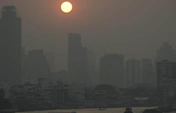 Bangkok pide trabajar en casa por fuerte contaminación de aire