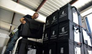 Junta Electoral de Santiago inicia distribución de equipos y material electoral a los recintos