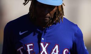 Jonrón daña juego perfecto del dominicano Ureña, pero gana y Rangers superan Detroit