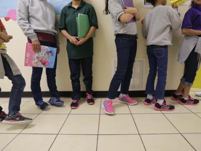 EE.UU. busca restringir protección judicial de niños inmigrantes