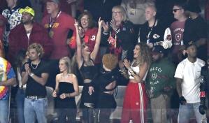 Swift dona 100.000 d&oacute;lares a familia de la v&iacute;ctima del tiroteo